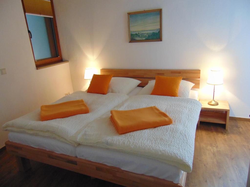 Ferienwohnung Bergblick /Moseltal Burgen  Extérieur photo
